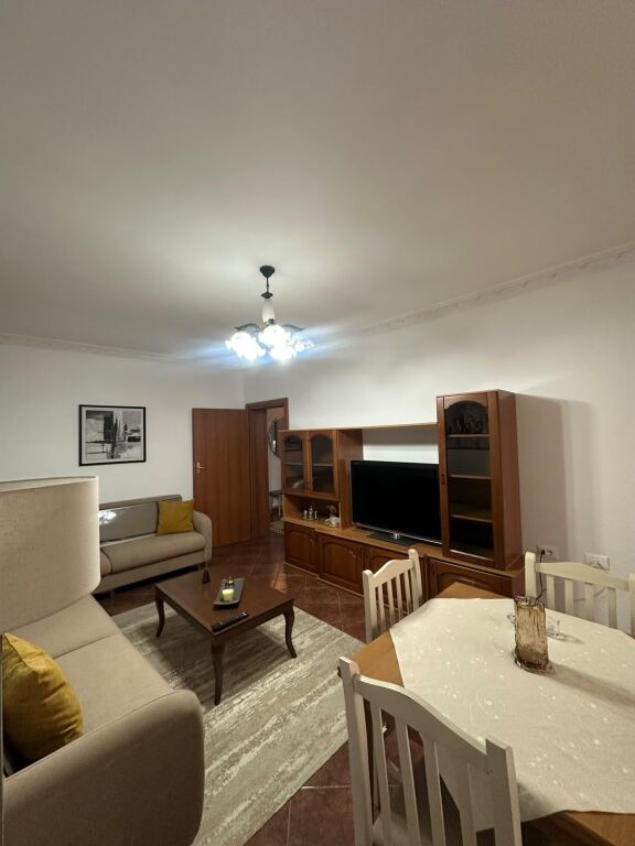 Apartament 2+1+ Ballkon me qira – Pranë Liceut Artistik !