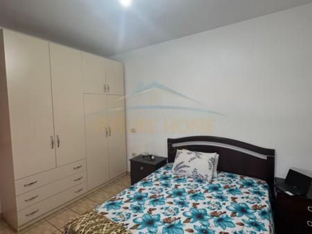 Shitet , Apartament 2+1, Rruga Shefqet Kuka , Fresk