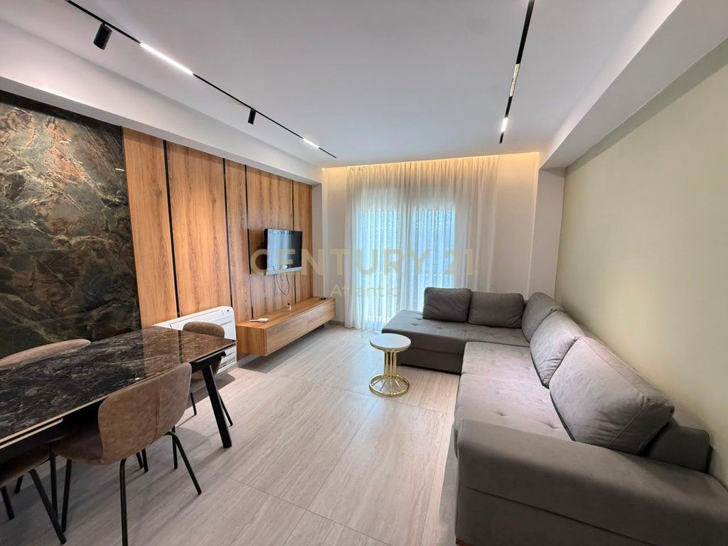 SHITET SUPER APARTAMENT 2+1 I INVESTUAR NË ÇDO DETAJ – HYRJA E DURRËSIT 130,000 € PALLAT EKZISTUES