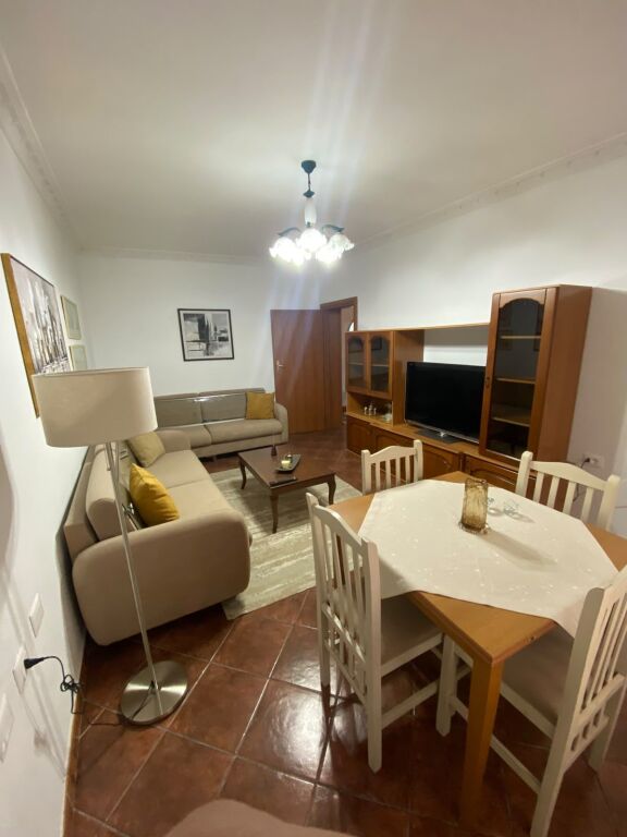 Apartament me qera 2+1