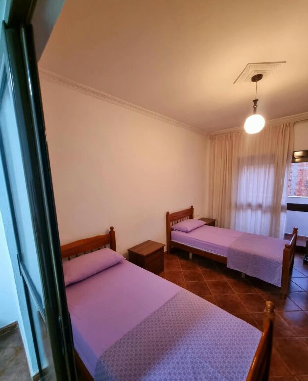 Via Elbasan, appartamento 2+1 in affitto, arredato 65.000 leke