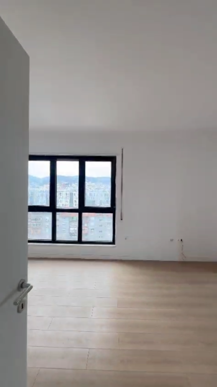 🌇Shitet apartament 3+1 te Komuna e Parisit🗝️