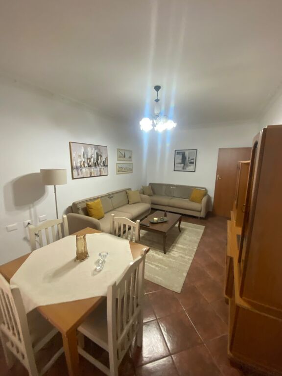 Apartament me qera 2+1