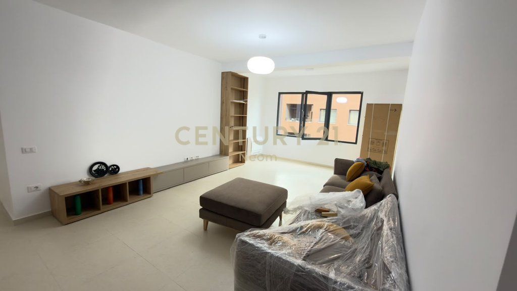 APARTAMENT 2+1+2 ME QERA | 130 M² | XHELUKS , RRUGA E ELBASANIT Prane Liqenit