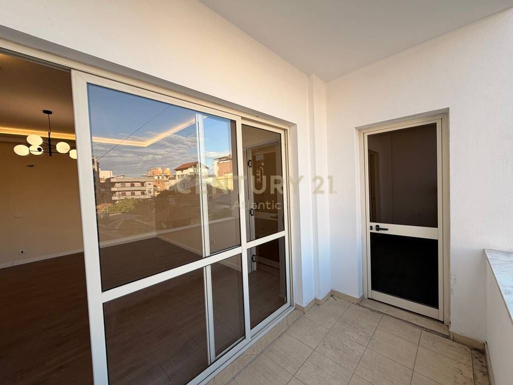 SHITET APARTAMENT 2+1+2 TUALETE NE LAGJEN NR 6 DURRES !