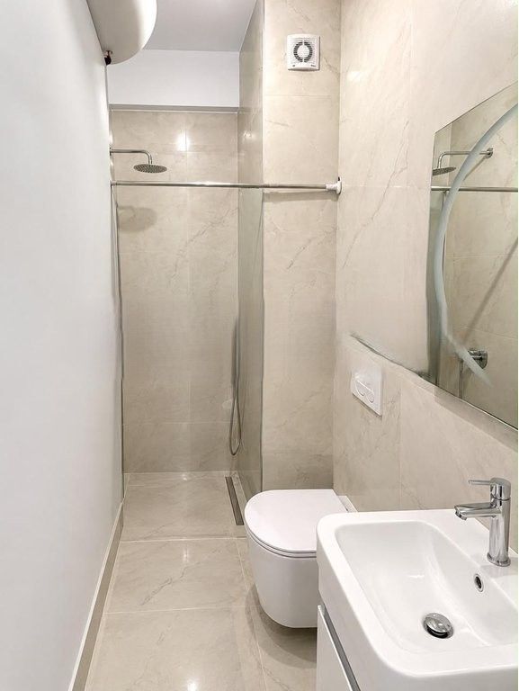 VENDESI APPARTAMENTO 1+1 NEL COMPLESSO KADIU- ALI DEM !! 94,000 € 8,600,000 Lekë