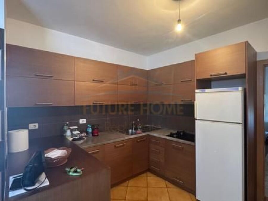 Shitet , Apartament 2+1, Rruga Shefqet Kuka , Fresk , Tiranë