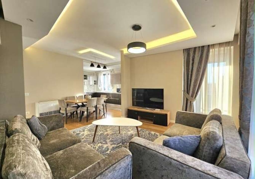 🏡 Appartamento 2+1 in affitto 📍 Myslym Shyri, vicino al Centro di Tirana ✨