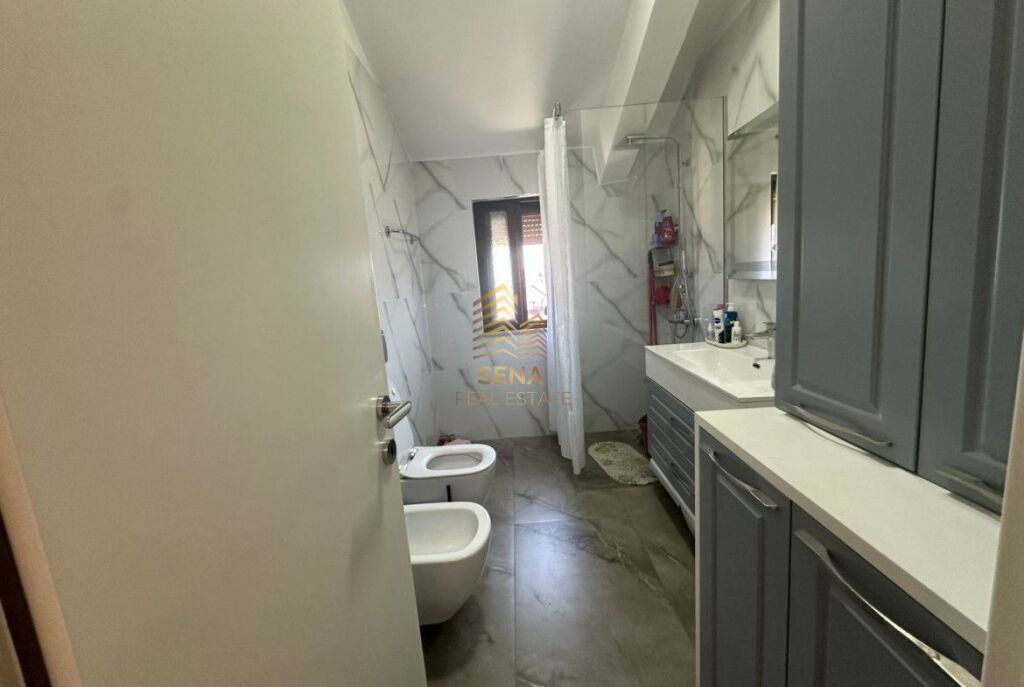Qira, Apartament 2+1+Verande,Xhamllik,65.000 Leke/muaj