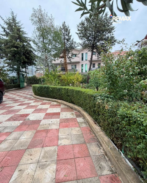 Tirane, jepet me qera Vile Vile 2 Katshe Kati 2, 450 m² 2.500 € (Prane pallatit te brigadave) MLS # 530581011-24