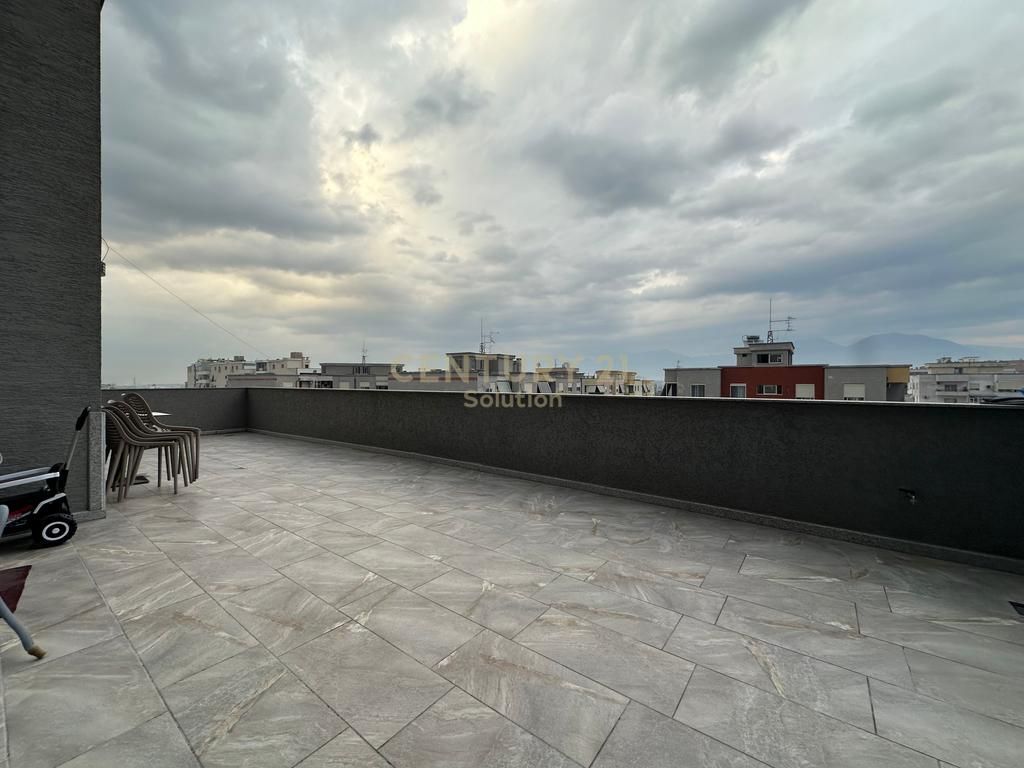 APARTAMENT 3+1+2+ VERANDE PER SHITJE PRANE VILES L !