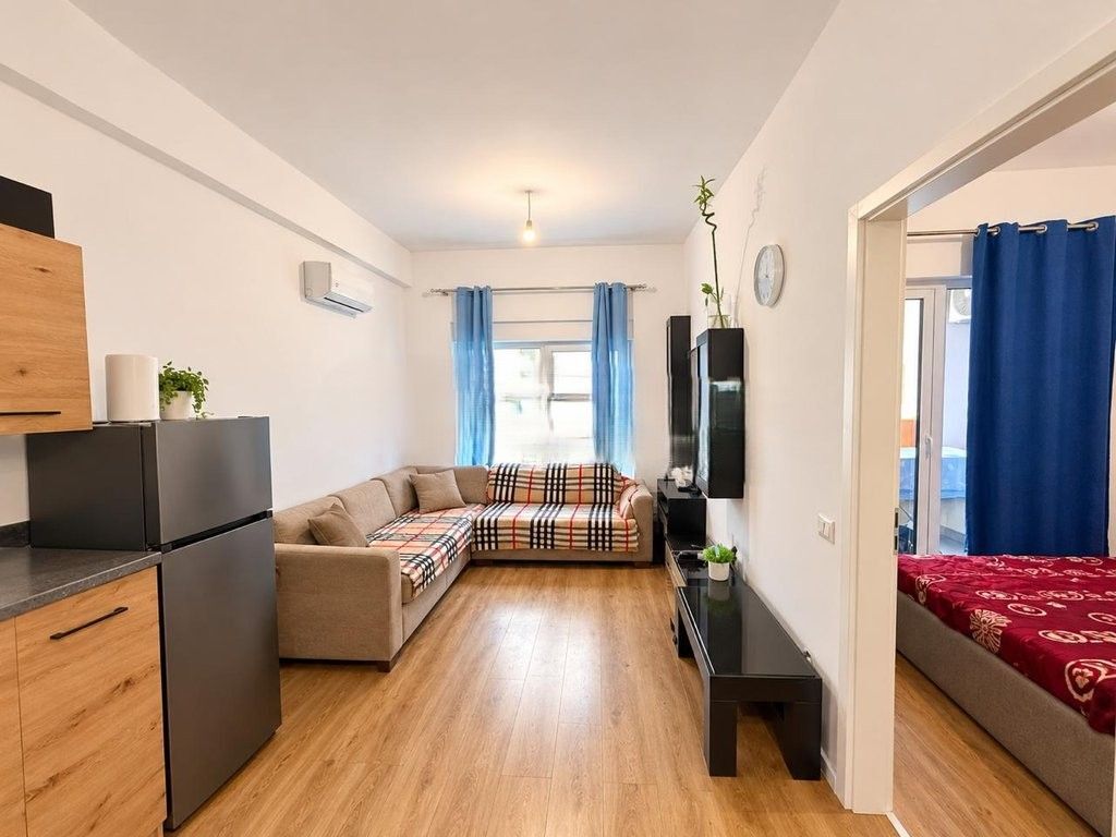 VENDESI APPARTAMENTO 1+1 NEL COMPLESSO KADIU- ALI DEM !! 94,000 € 8,600,000 Lekë