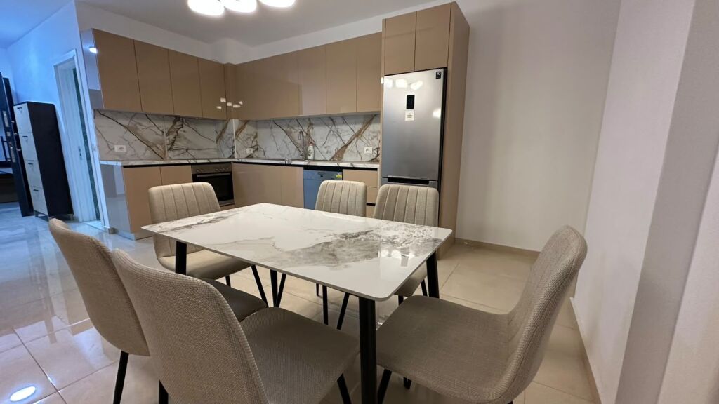 Apartament 2+1 me qira – Shkolla e Bashkuar