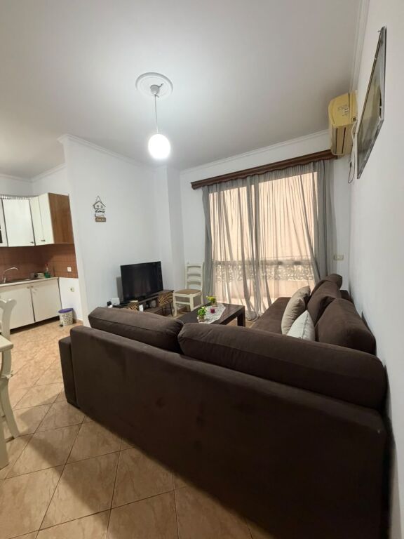 Jepet me qera  Apartament 1+1