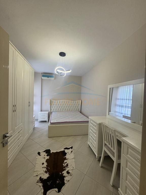 Disponojmë Apartament 1+1 për Shitje ne 5 Maj