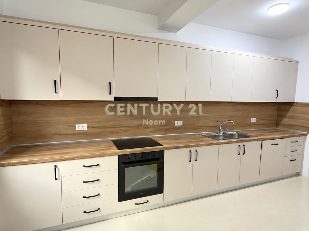 APARTAMENT 2+1+2 ME QERA | 130 M² | XHELUKS , RRUGA E ELBASANIT Prane Liqenit