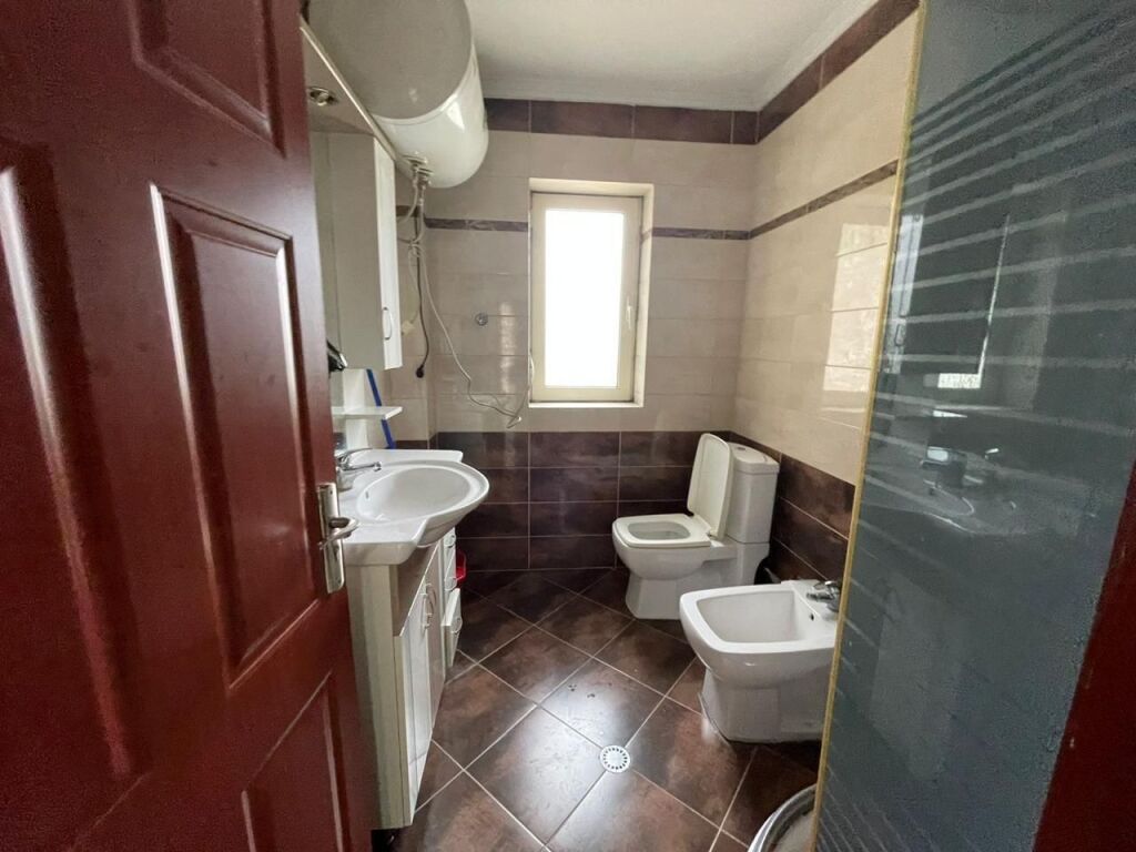 SHITET APARTAMENT 1+1 PRANE KAZAZIT, DURRES