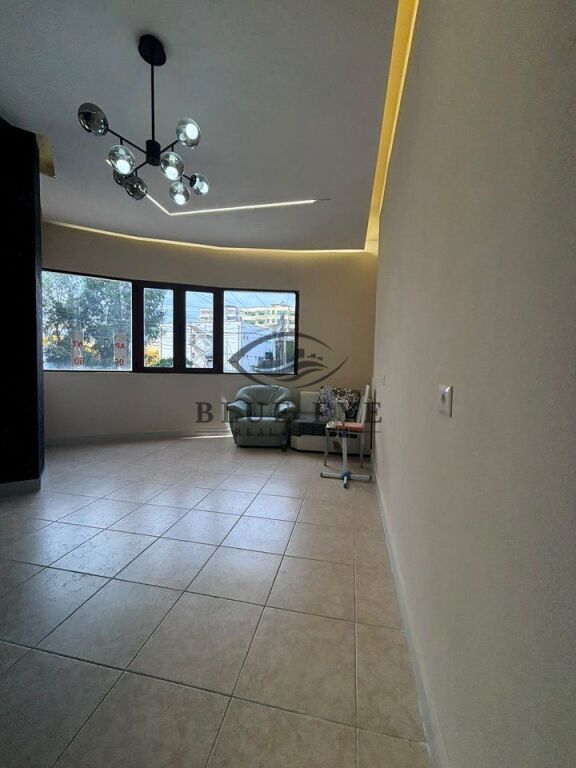 Apartament 3+1 në shitje në Plazh, Durrës.