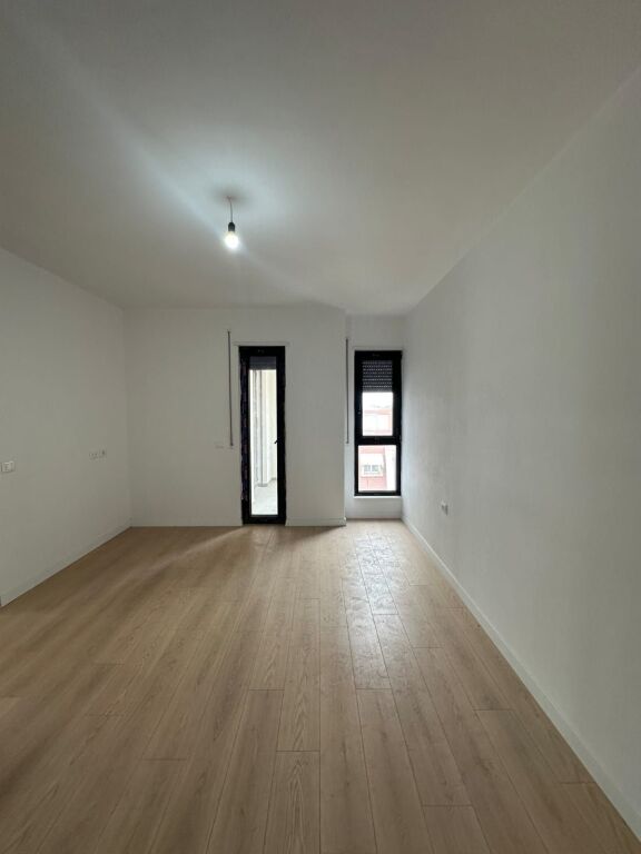 🏡 Shitet Apartament 3+1 te Komuna e Parisit