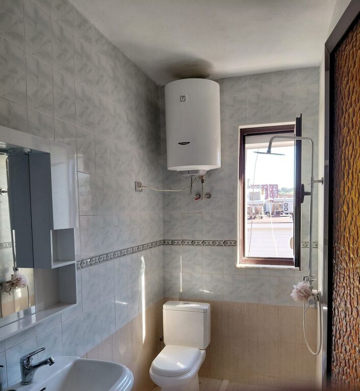 Via Elbasan, appartamento 2+1 in affitto, arredato 65.000 leke