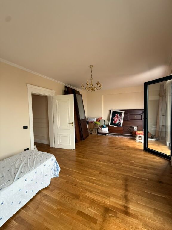 APARTAMENT 2+1 ME VERANDË PËR SHITJE – RRUGA E DIBRËS, TIRANË