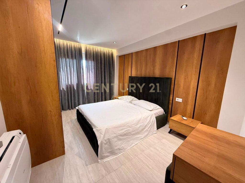 SHITET SUPER APARTAMENT 2+1 I INVESTUAR NË ÇDO DETAJ – HYRJA E DURRËSIT 130,000 € PALLAT EKZISTUES
