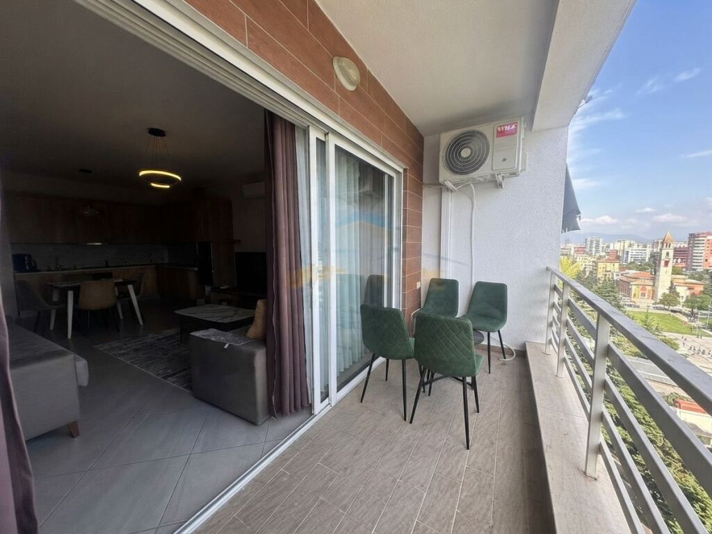 Shitet, Apartament 1+1, Rruga 5 Maji, Tirane.