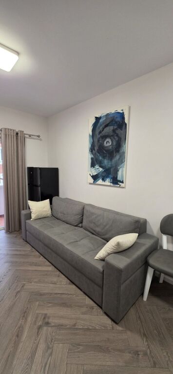 Apartament 2+1 i sapo rinovuar në ish-Bllok, përballë Sky Tower