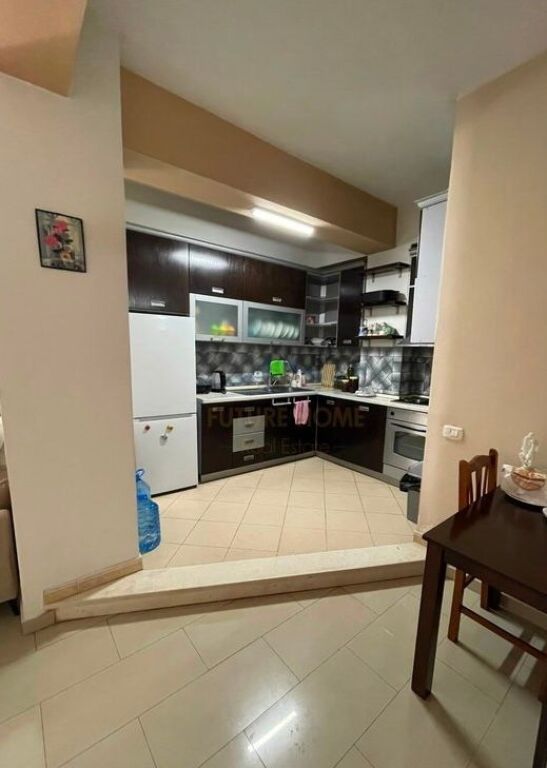 Affitto, Appartamento 2+1, Via Kavajës, Tirana.