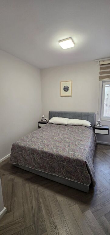 Apartament 2+1 i sapo rinovuar në ish-Bllok, përballë Sky Tower