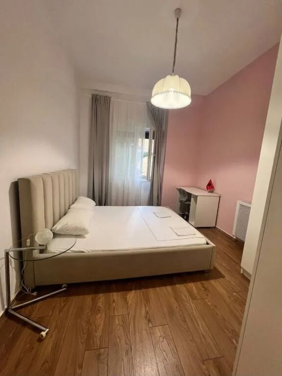 JEPET ME QIRA APARTAMENT 2+1 PRANE KOMUNES SE PARISIT
