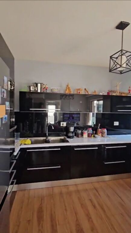 Jepet apartament 2+1 luksoz me qira tek Prokuroria e Tiranes , Rruga Mine Peza , Rruga e Durresit , Zogu i Zi .