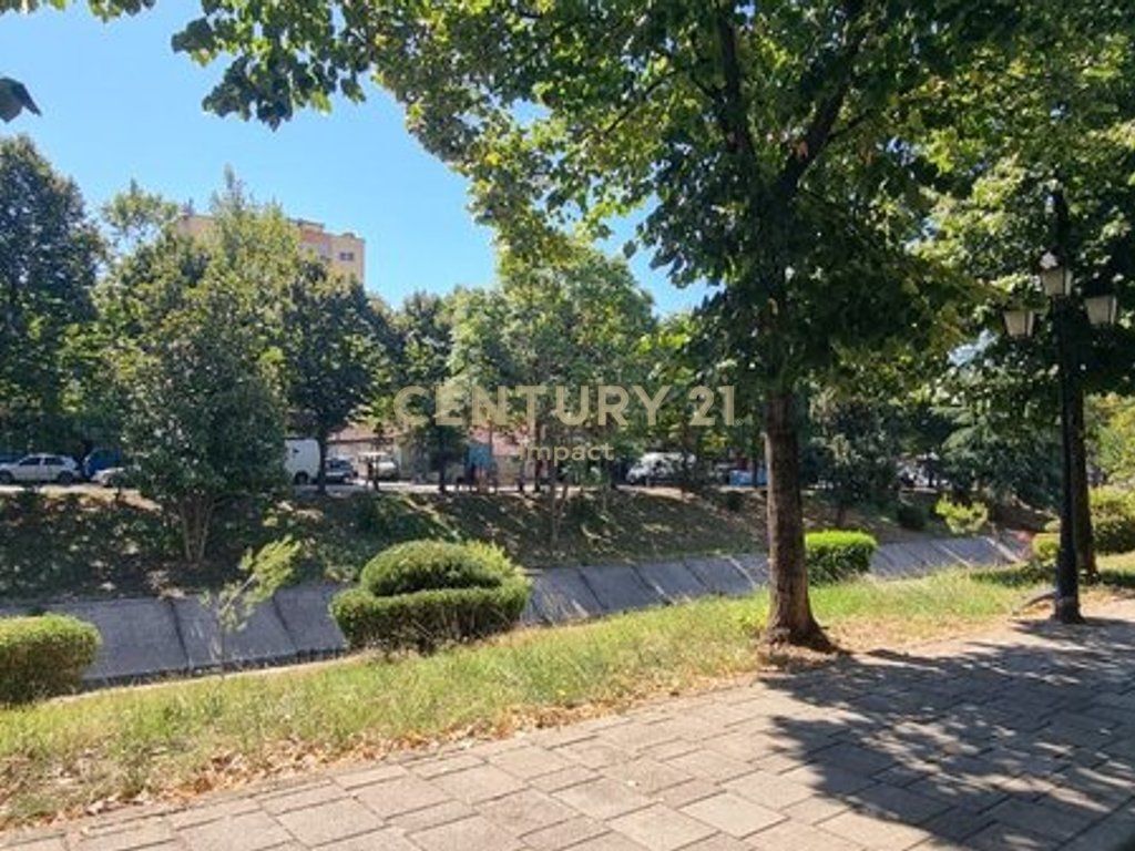 Ambient Komercial me Qira tek Brryli, Tiranë!