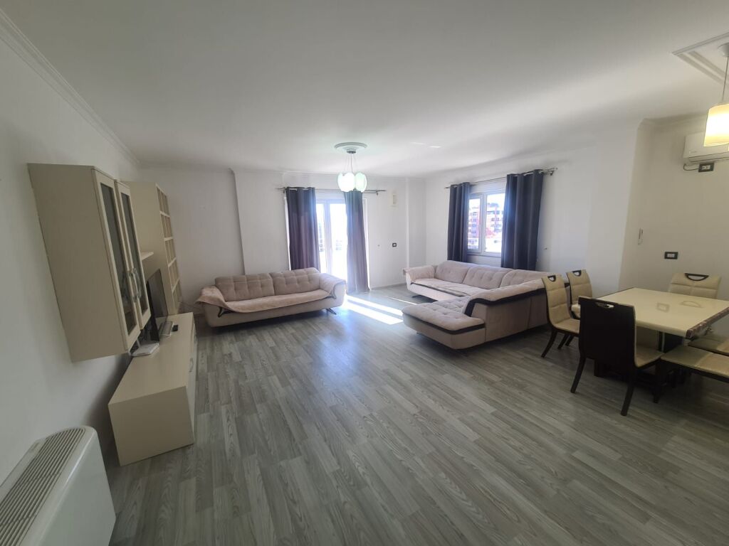 Jepet apartament 1+1+Verande me qira tek Selvia , Rruga e Dibres , Gjimnazi Partizani , Rruga Siri Kodra .
