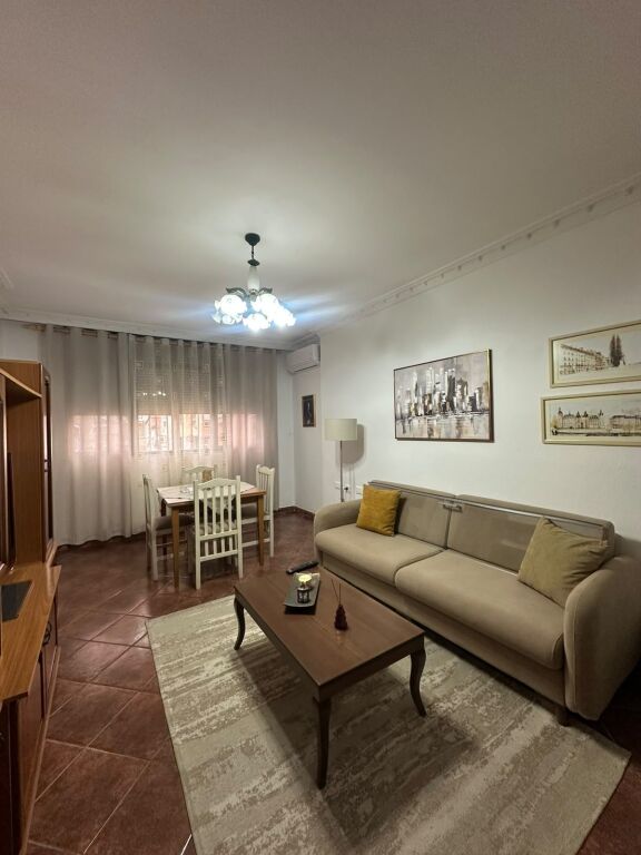 Apartament 2+1+ Ballkon me qira – Pranë Liceut Artistik !