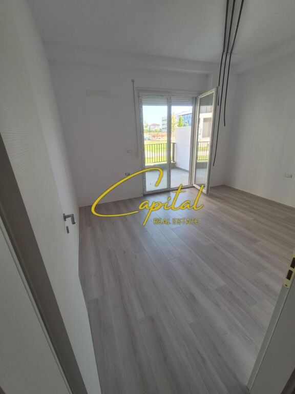 AMBIENT BIZNESI ME QIRA 125 M2 UNIVERS CITY 75.000 LEKE