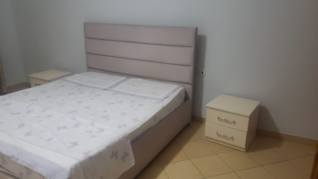 Jepet me qira 2+1+1 LAPRAKE 50.000 leke