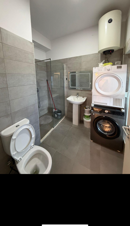 Shitet apartament ne Ali Dem tek Kompleksi Mangalem