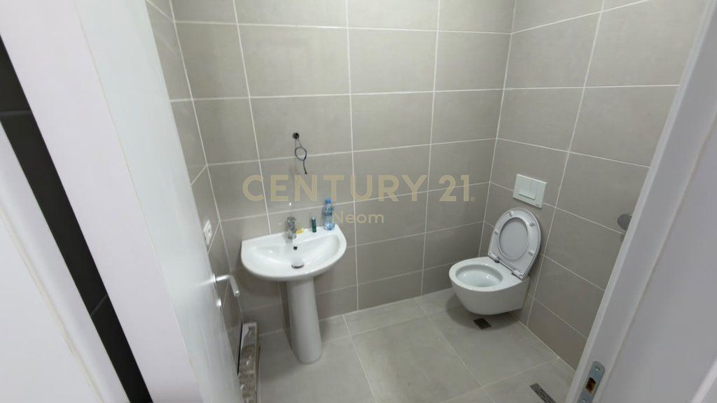 APPARTAMENTO 2+1+2 IN AFFITTO | 130 M² | XHELUKS, STRADA DI ELBASAN