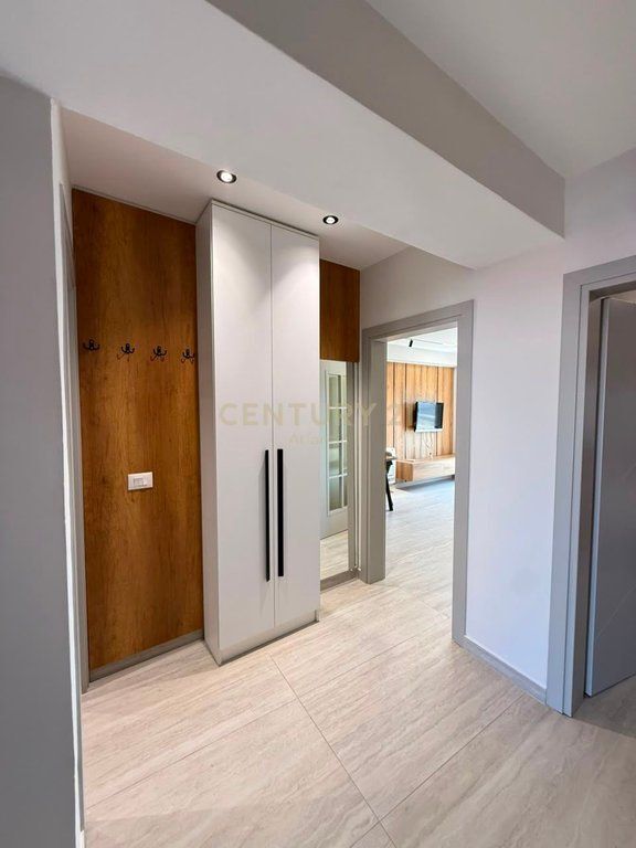 SHITET SUPER APARTAMENT 2+1 I INVESTUAR NË ÇDO DETAJ – HYRJA E DURRËSIT 130,000 € PALLAT EKZISTUES