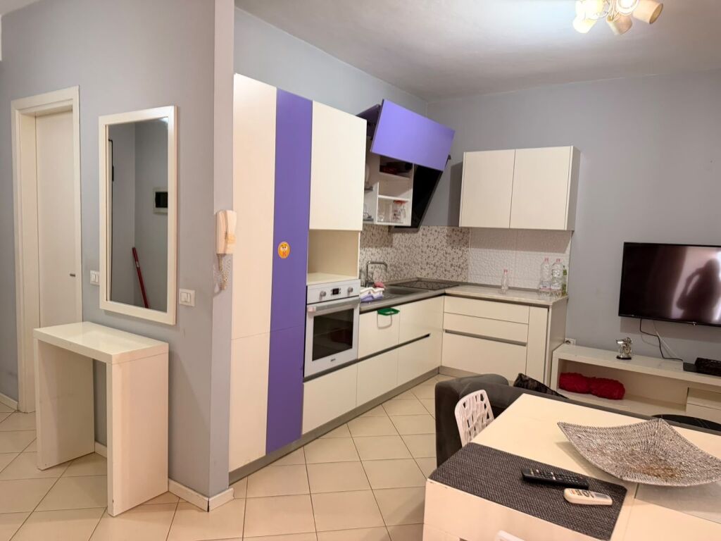 For rent 1+1 PARIS COMMUNE KRISTAL 65,000 lek