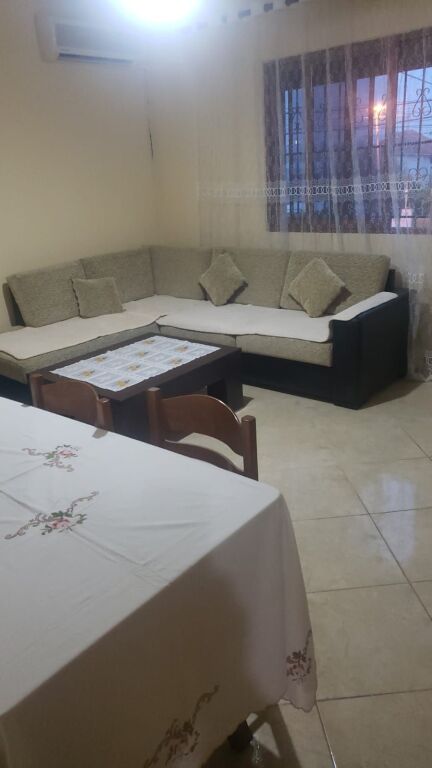 Jepet me qira 1+1 LAPRAKE PAS SPITALIT USHTARAK 400 mije leke