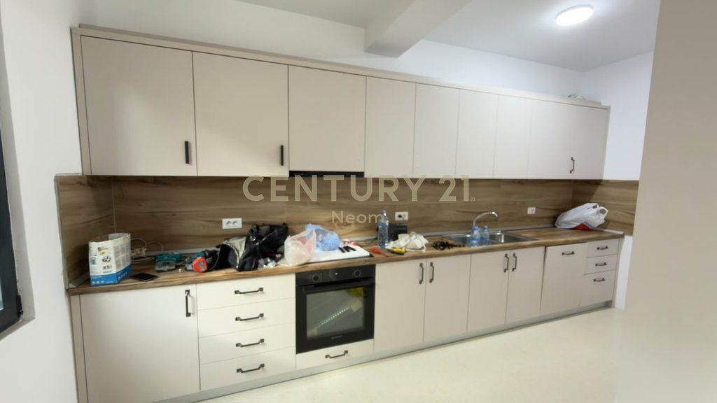 APPARTAMENTO 2+1+2 IN AFFITTO | 130 M² | XHELUKS, STRADA DI ELBASAN