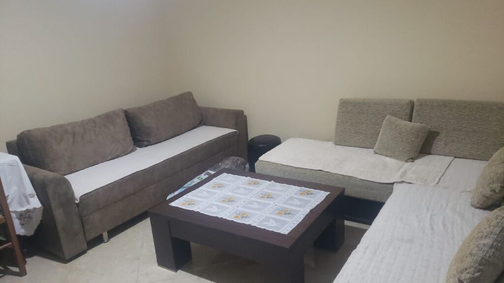 Jepet me qira 1+1 LAPRAKE PAS SPITALIT USHTARAK 400 mije leke