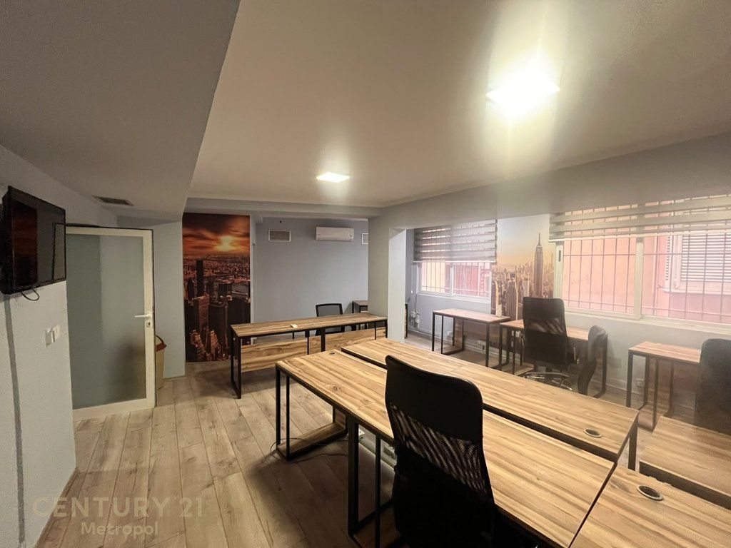 Office for rent at Piazza