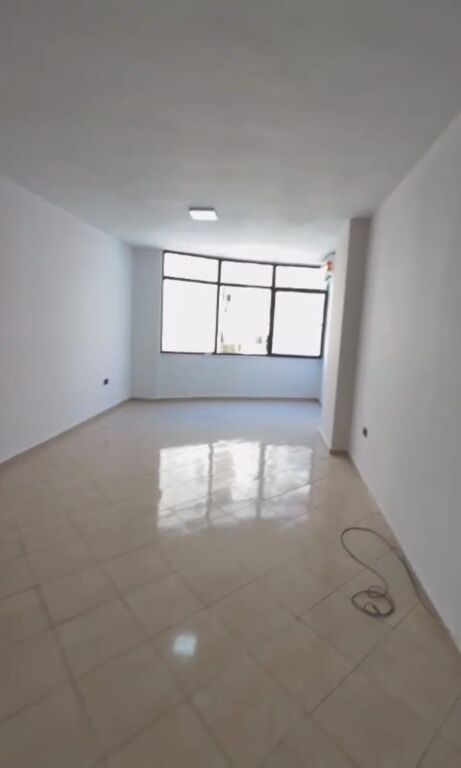Shitet apartament 2+1 ne Astir , prane Bar Bohem , Unaza e re , Yzberisht .   