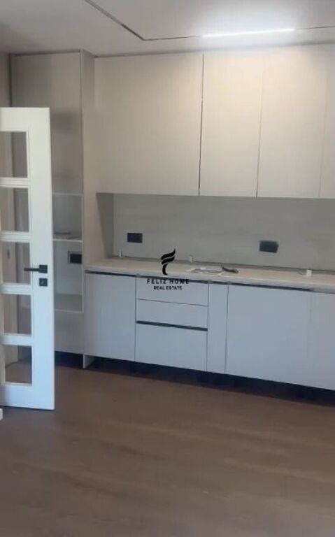 APPARTAMENTO IN AFFITTO 2+1+2 COMUNE DI PARIGI 90.000 LEKE FH-96727
