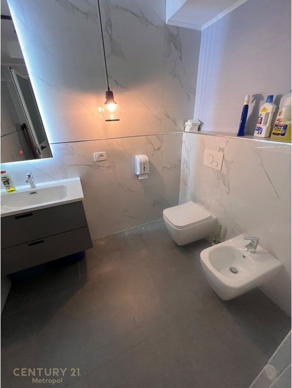 Office for rent at Piazza