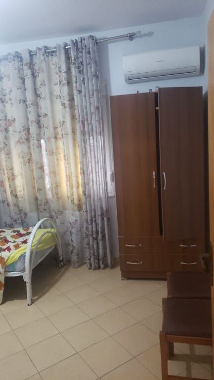 Jepet me qira 2+1+1 LAPRAKE 50.000 leke