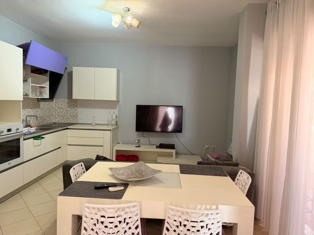 For rent 1+1 PARIS COMMUNE KRISTAL 65,000 lek